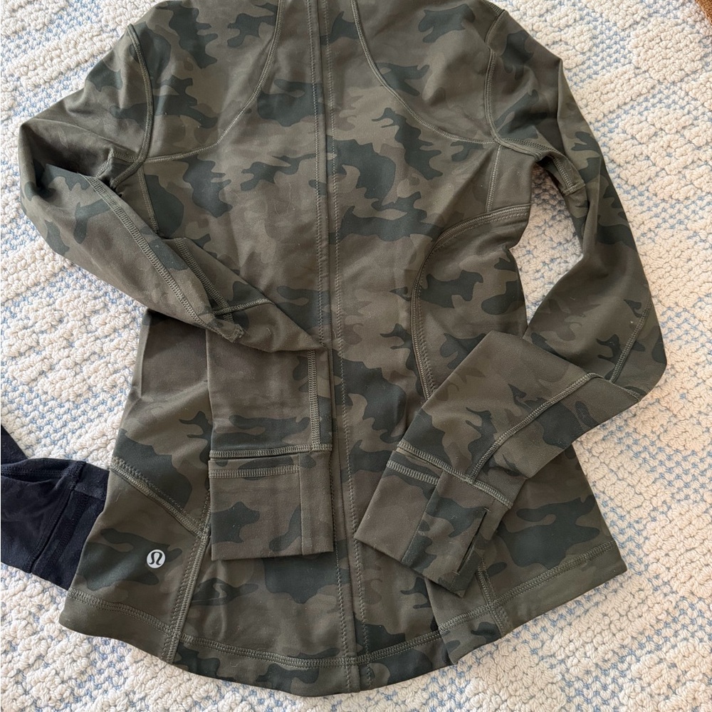 lululemon athletica Women's Utility Camouflage Jacket - Olive